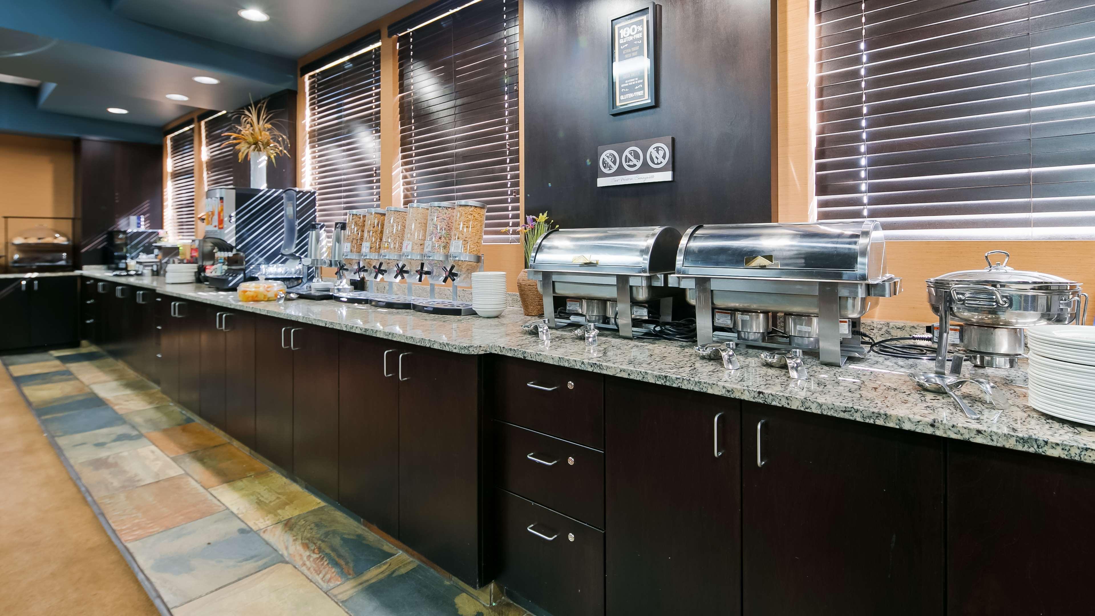 Best Western Bonnyville Inn & Suites Экстерьер фото