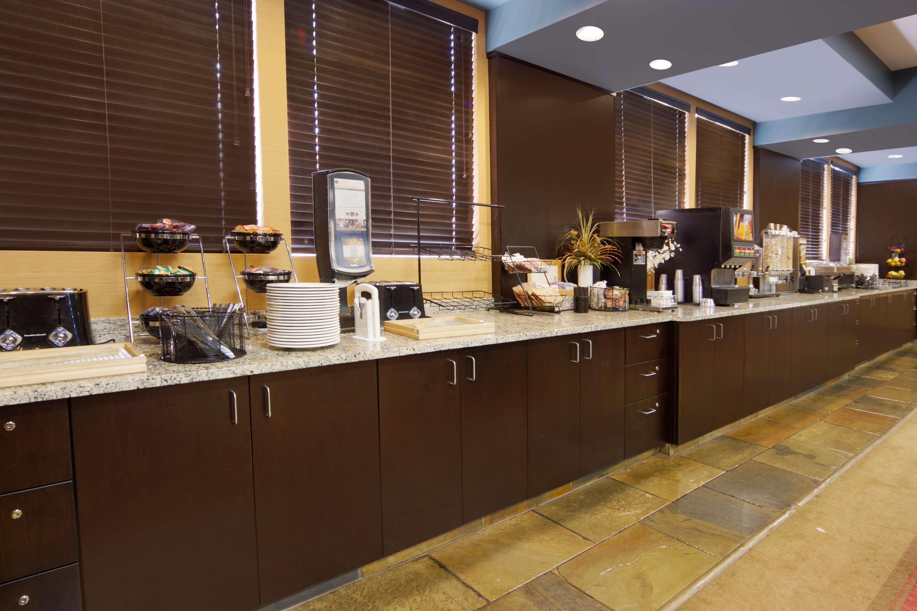 Best Western Bonnyville Inn & Suites Экстерьер фото