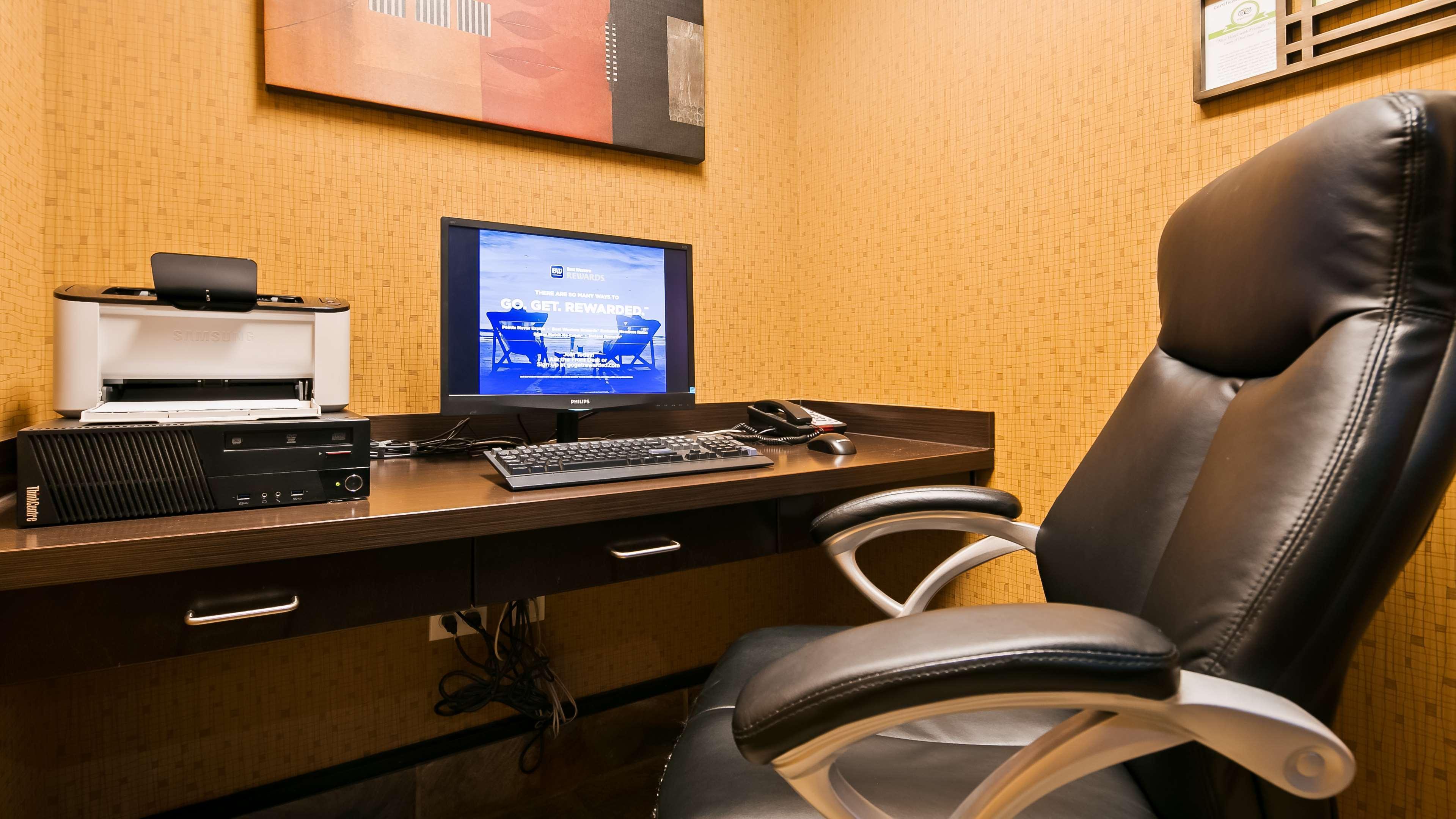 Best Western Bonnyville Inn & Suites Экстерьер фото