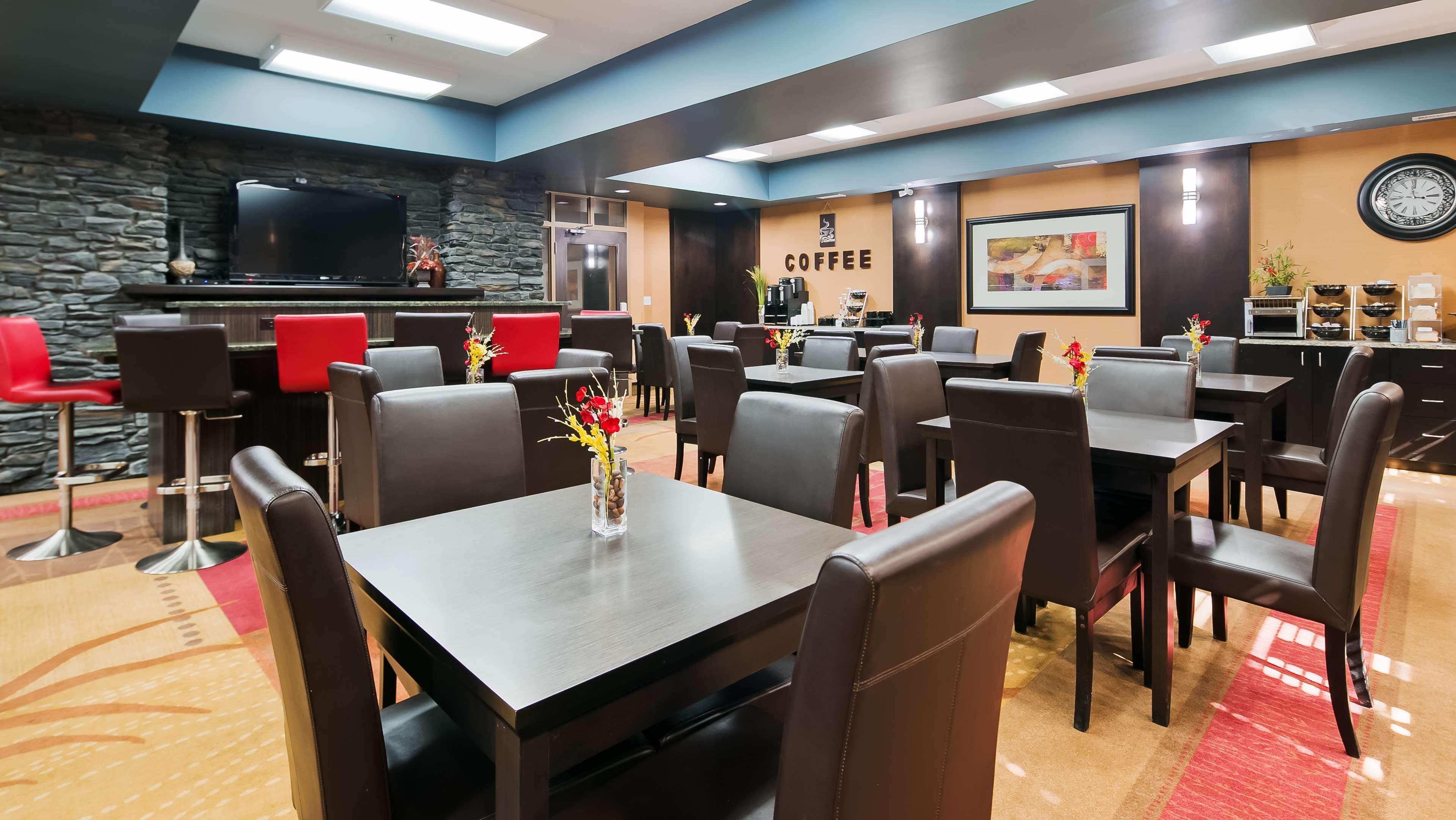 Best Western Bonnyville Inn & Suites Экстерьер фото