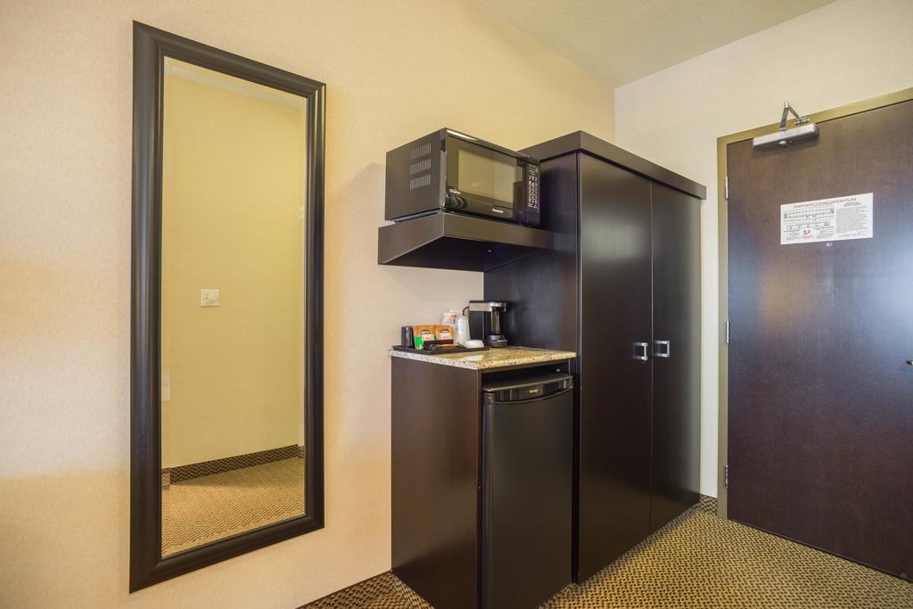Best Western Bonnyville Inn & Suites Экстерьер фото